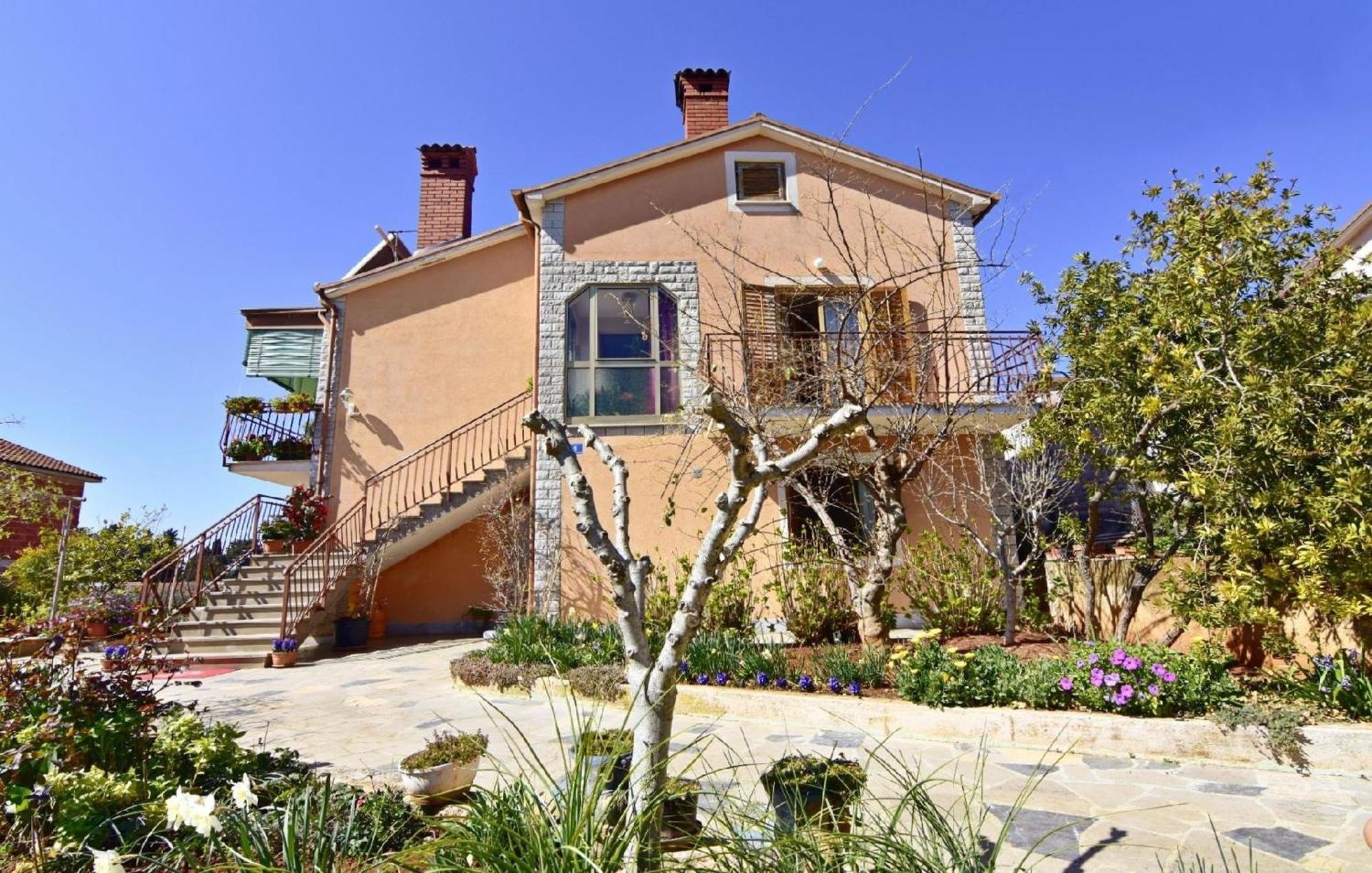 Apartment Mit Zwei Schlafzimmern In Strandnahe Bašanija Exterior foto